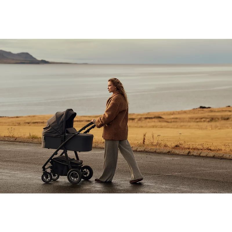 Carucior 3 in 1, Lionelo, Amber Plus, Cadru aluminiu, Cu landou intarit si salteluta moale, Cu scoica auto testata ADAC, Reversibil, Maner ajustabil, Cu accesorii, Cu ventilatie panoramica 3D, Pana la 22 kg, EN1888-1, EN1888-2, EN1466, ECE R129, Gri