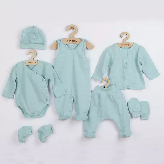 Set 7 piese, New Baby, Include body cu maneca lunga, bluza, pantalonasi cu botosei, salopeta fara maneci, caciulita, manusi, botosei, Marime 56, Din bumbac 100%, I am Blue